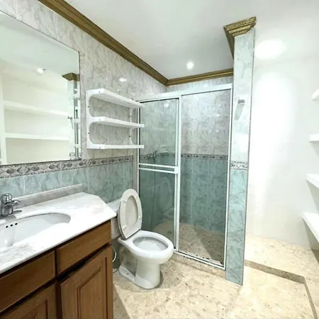 Habitación Privada Al Frente Del Americas * Cartagena